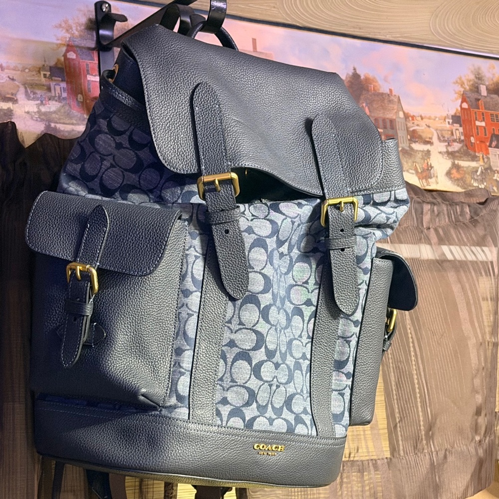 Coach - Clark backpack in Signature Canvas